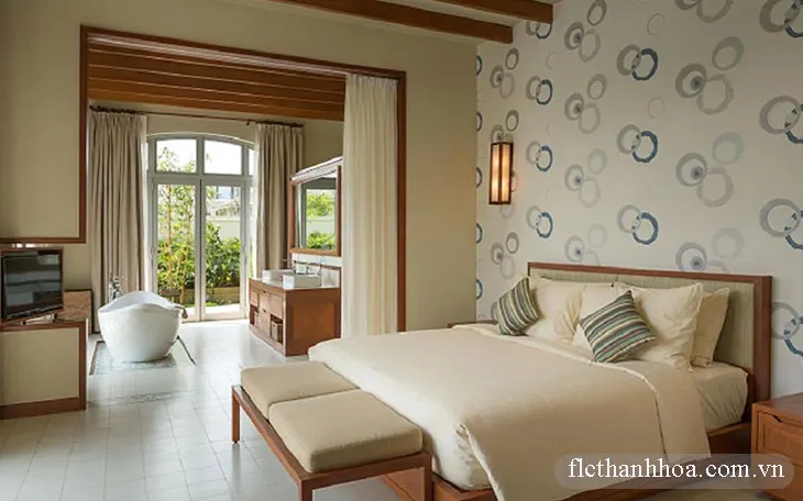 Phòng tắm và phòng ngủ tạo nên không gian mở